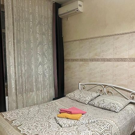 Studio Apartment Metro Pechersk Kiev Eksteriør bilde