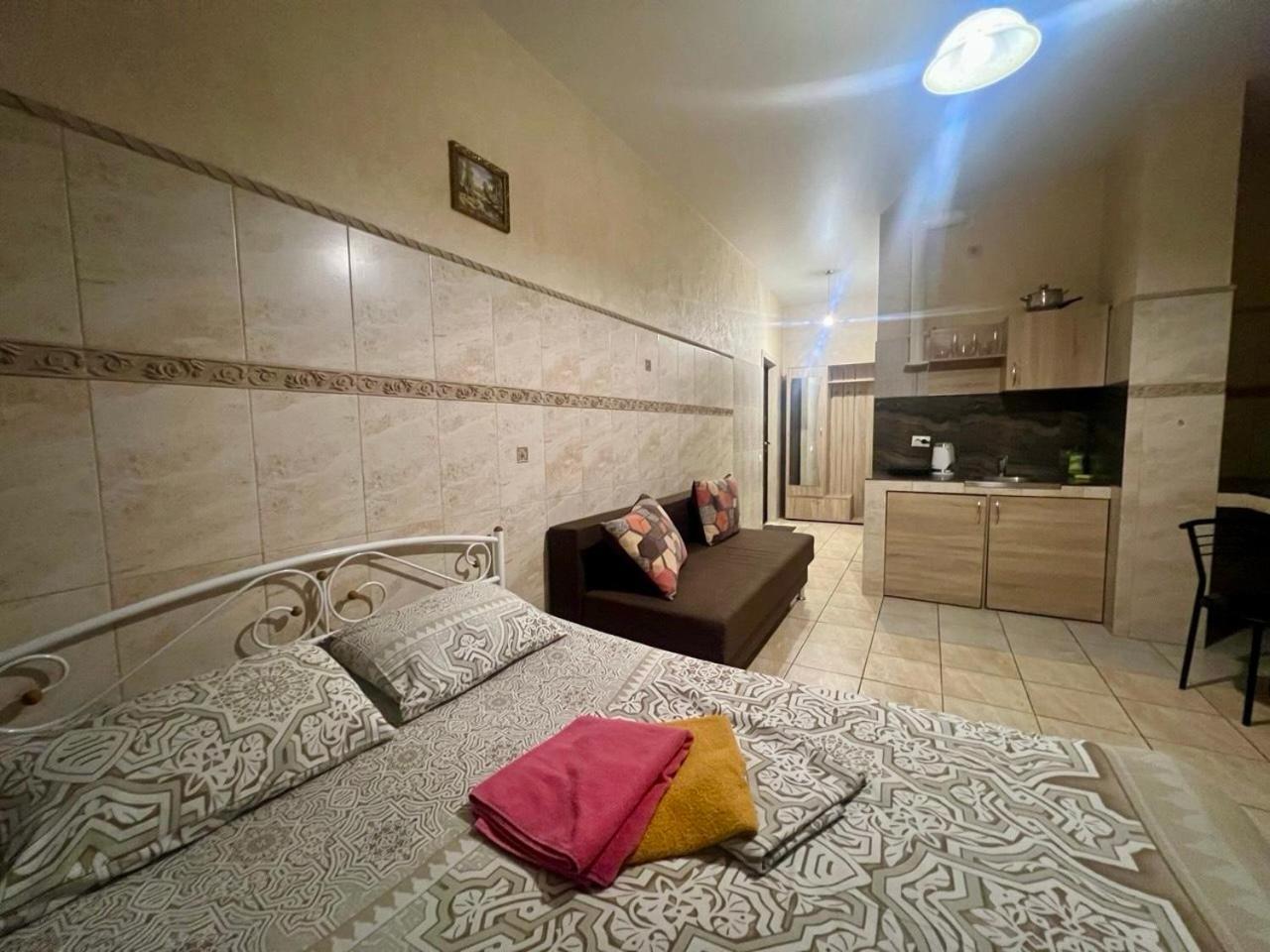 Studio Apartment Metro Pechersk Kiev Eksteriør bilde