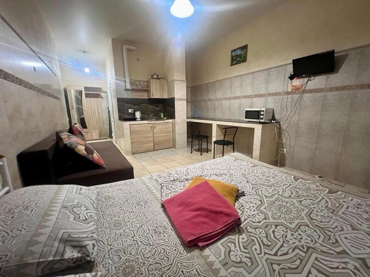 Studio Apartment Metro Pechersk Kiev Eksteriør bilde