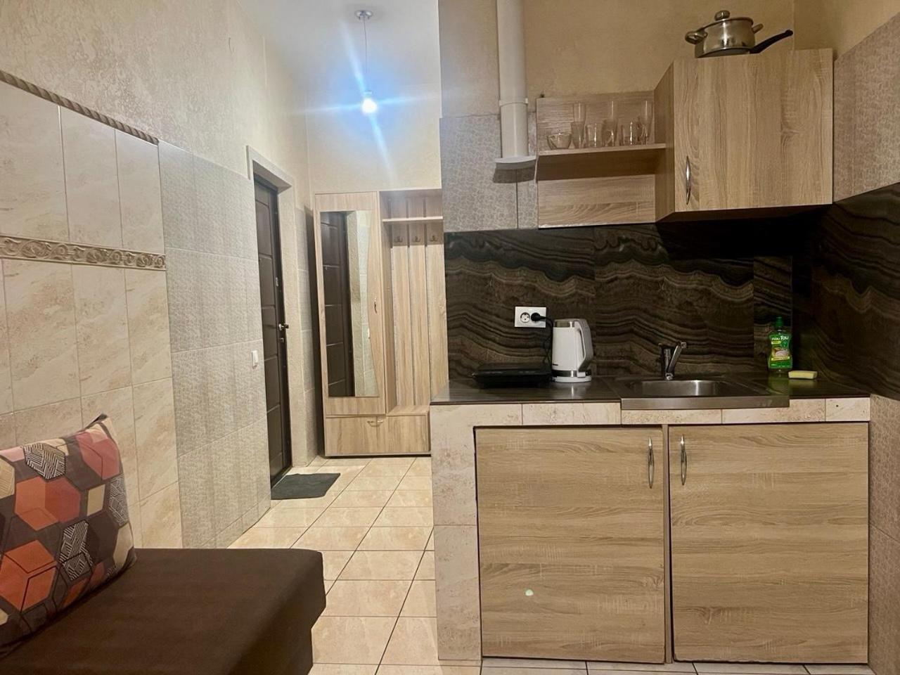 Studio Apartment Metro Pechersk Kiev Eksteriør bilde